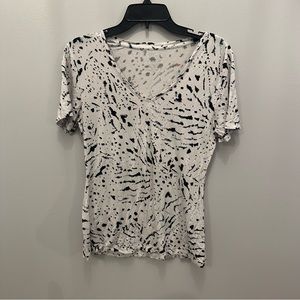 Apt 9. V Neck T shirt. Women’s medium.